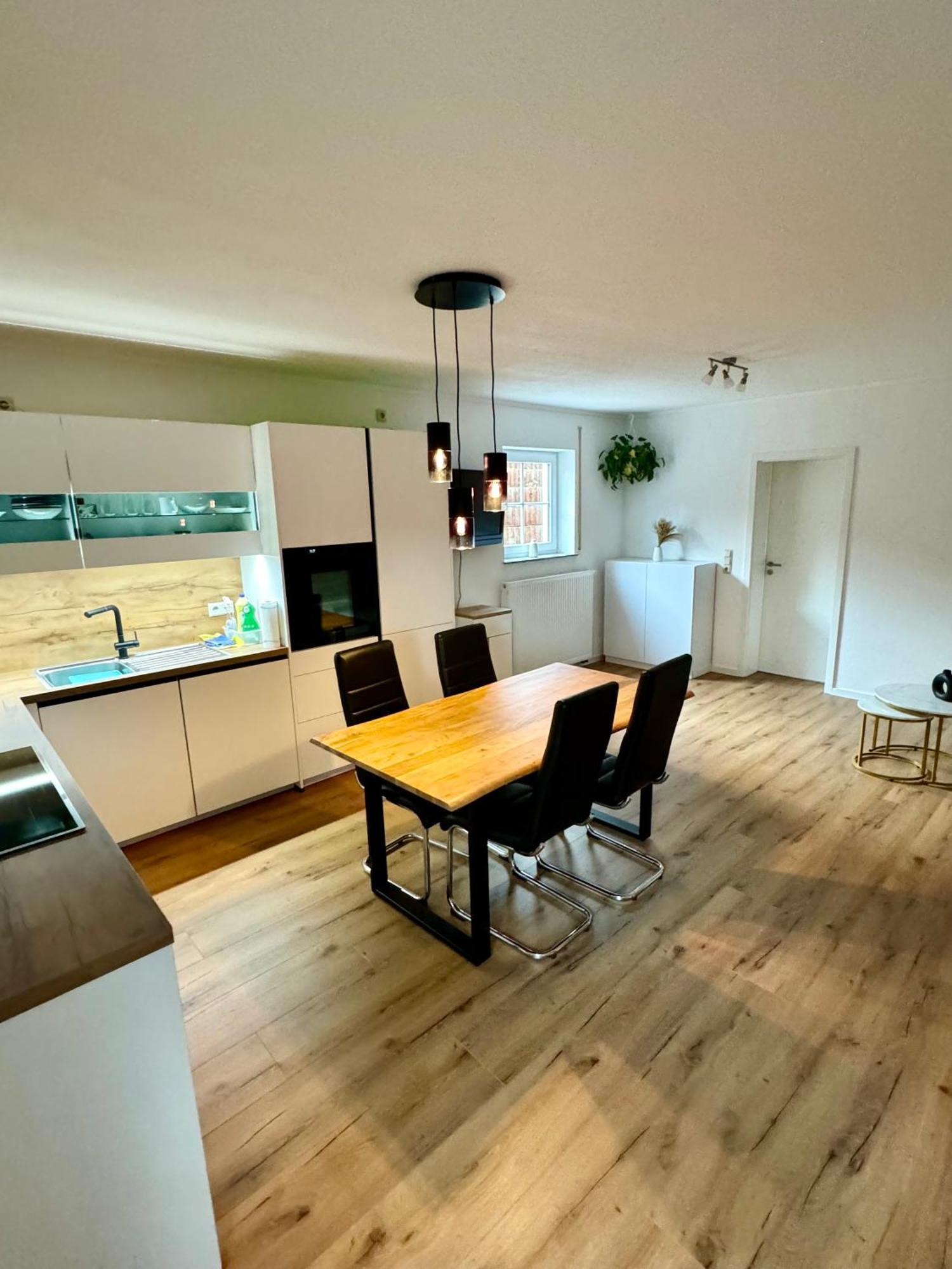 Adenauer Forst Ring Apartment *